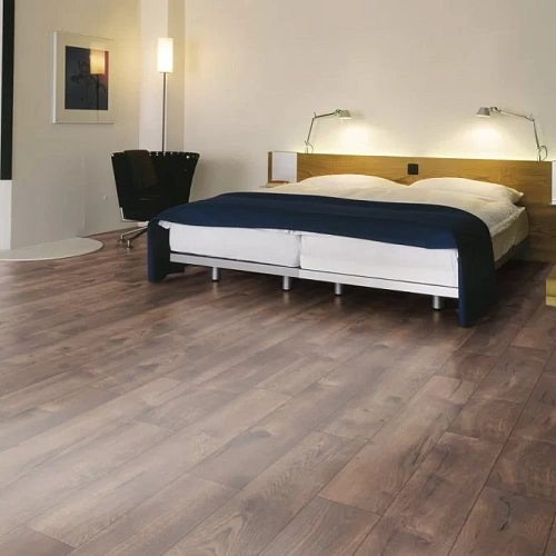 ДУБ ТЁМНЫЙ ПЕТЕРСОН ЛАМИНАТ  KRONOTEX  EXQUISIT PLUS ламинат для пола